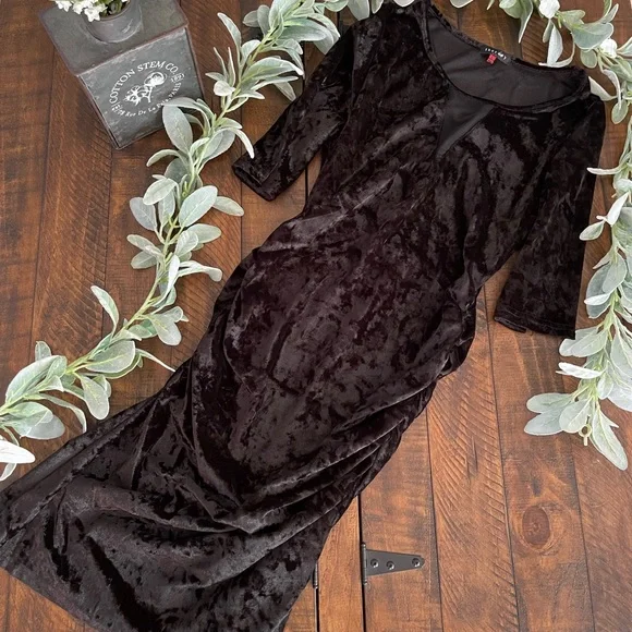 green emerald velvet dress Cinderella Divine Off The Shoulder Fitted Velvet Gown Style #CH139 – LA TOP  DIVAS main image 1